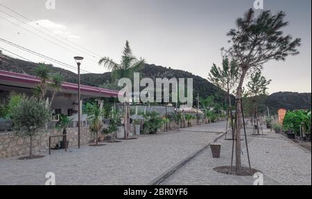 Sommer Morgen an einem Sandstrand in Dhermi, Albanien Stockfoto