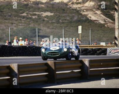 Aston Martin aus den 50er Jahren bei den Monterey Historic Auto Rennen auf der Laguna Seca Rennstrecke 1986 Stockfoto