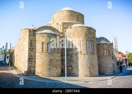 Östliche Außenwand der Kirche der Apostel Barnabas und Hilarion (Agii Varnavas und Ilarionas) in Peristerona, Zypern Stockfoto