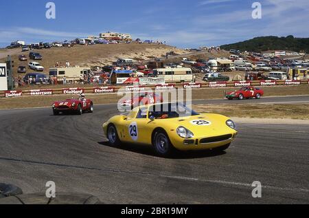 Ferrari 250 LM in einem Rennen bei den Monterey Historic Auto Rennen auf Laguna Seca Rennstrecke 1986 Stockfoto