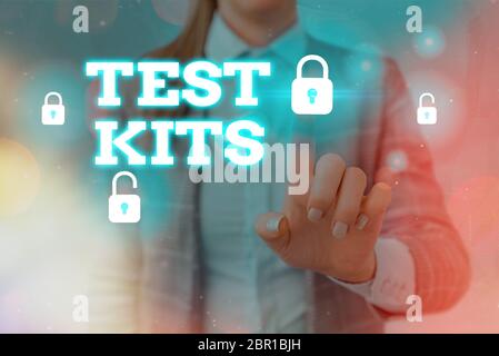 Testkits für Handschrift und Text. Konzeptuelle Fotowerkzeuge, die verwendet werden, um die Anwesenheit von etwas im Körper zu erkennen Stockfoto