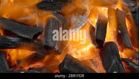 Holzkohle BBQ Feuer Stockfoto