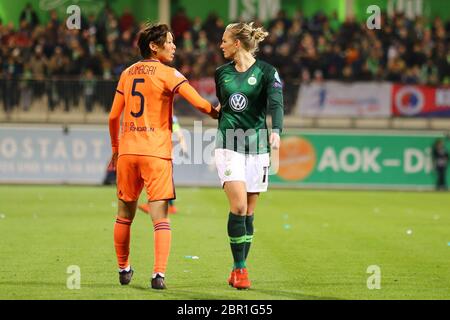 Wolfsburg, 27. März 2019: Saki Kumagai und Alexandra Popp beim Fußballspiel VfL Wolfsburg gegen Olympique Lyon im AOK Stadion. Stockfoto