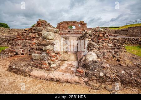 Das Hypocaust-System und die Überreste der Basilikumwand der Römischen Bäder in Wroxeter, Shropshire, England Stockfoto