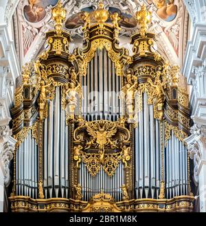 Orgel in St. Stephan's Cathedral, Passau. Es ist die größte Kathedrale Orgel der Welt. Die Orgel hat derzeit 17,774 Pfeifen und 233 Registern Stockfoto