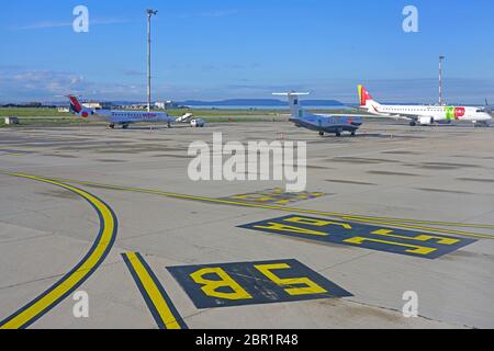 MARSEILLE, FRANKREICH -16 NOV 2019- Blick auf den Marseille Provence Airport (MRS), einen internationalen Flughafen in Marignane in der Nähe von Marseille, Bouches-du Stockfoto