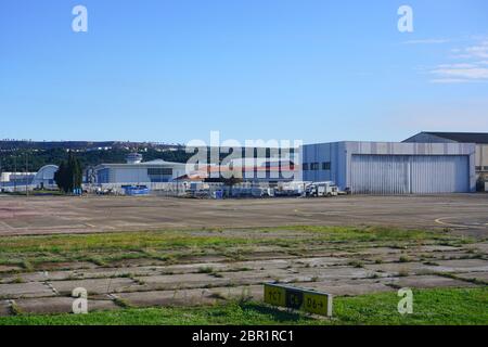 MARSEILLE, FRANKREICH -16 NOV 2019- Blick auf die Airbus-Produktionsstandorte und die Airbus Helicopters-Zentrale am Flughafen Marseille Provence (MRS Stockfoto