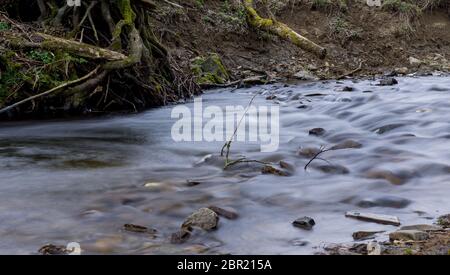 Zeit der Exposition der Fluss namens Orke im Tal Orketal Stockfoto