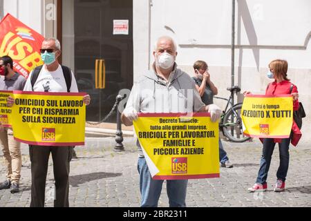 Roma, Italien. Mai 2020. Demonstration vor dem Palazzo di Montecitorio, organisiert von USB, um das 50-jährige Bestehen des Arbeiterstatuts zu feiern. (Foto von Matteo Nardone/Pacific Press) Quelle: Pacific Press Agency/Alamy Live News Stockfoto