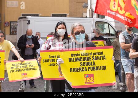 Roma, Italien. Mai 2020. Demonstration vor dem Palazzo di Montecitorio, organisiert von USB, um das 50-jährige Bestehen des Arbeiterstatuts zu feiern. (Foto von Matteo Nardone/Pacific Press) Quelle: Pacific Press Agency/Alamy Live News Stockfoto