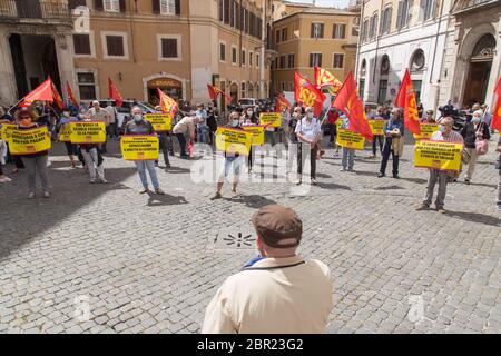 Roma, Italien. Mai 2020. Demonstration vor dem Palazzo di Montecitorio, organisiert von USB, um das 50-jährige Bestehen des Arbeiterstatuts zu feiern. (Foto von Matteo Nardone/Pacific Press) Quelle: Pacific Press Agency/Alamy Live News Stockfoto