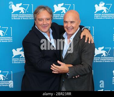 VENEDIG, ITALIEN - SEPTEMBER 05: Giampaolo Fabrizio und Luca Zingaretti besuchen die Fotocolo 'Perez' während des 71. Filmfestivals in Venedig Stockfoto