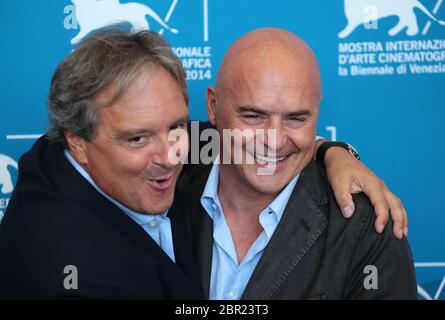 VENEDIG, ITALIEN - SEPTEMBER 05: Giampaolo Fabrizio und Luca Zingaretti besuchen die Fotocolo 'Perez' während des 71. Filmfestivals in Venedig Stockfoto