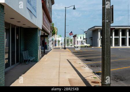 Carthage, Missouri, USA - 6. Juli 2014: Blick auf eine Straße in der Stadt Carthage im US-Bundesstaat Missouri. Stockfoto