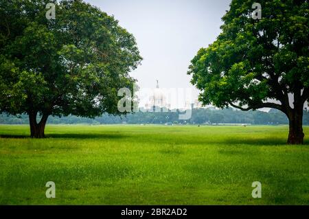 Schönes Bild von Victoria Memorial snap aus der Ferne, von Moidan, Kolkata, West Bengal, Kalkutta, Indien. Ein historisches Denkmal, großes Marmorbad buil Stockfoto