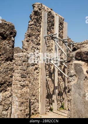 Pompeji, Italien, 15. Juni 2017: Die berühmte archäologische Stätte von Pompeji, die zum UNESCO-Weltkulturerbe zählt. Italien Stockfoto