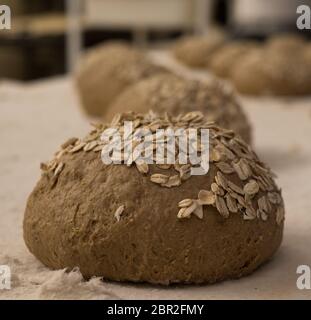 Schwarzer Sauerteig-Laib von Johnny Spillings im Penny Bun Backhouse in Lowestoft, Suffolk Stockfoto