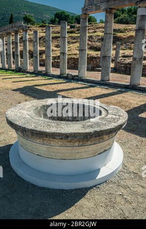 Panoramablick auf das Stadion in der antiken archäologischen Stätte Messini, im südlichen Peloponnes, Griechenland Stockfoto