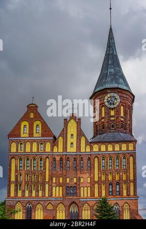 Kaliningrad, Russland - 18. Mai 2016: Das Gebäude ist die Kathedrale von Kaliningrad gegen den Himmel. Stockfoto