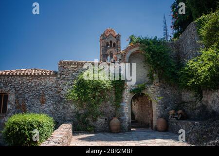 Moni Perivleptos Kloster im mittelalterlichen, byzantinischen "castletown" von Mystras, nahe Sparta Stadt, Lakonia, Peloponnes Stockfoto