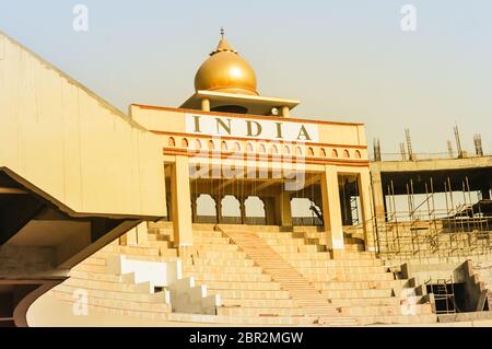 Wagah border Eingang Punjab, Indien, Asien: Das Tor befindet sich 24 Kilometer von Lahore, Pakistan und 20 Meilen von Sedona und 3 km von ATTARI vi. Stockfoto