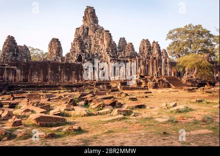 Sonnenuntergang am Bayon Tempel. Angkor Thom. Angkor, UNESCO-Weltkulturerbe, Provinz Siem Reap, Kambodscha, Südostasien Stockfoto