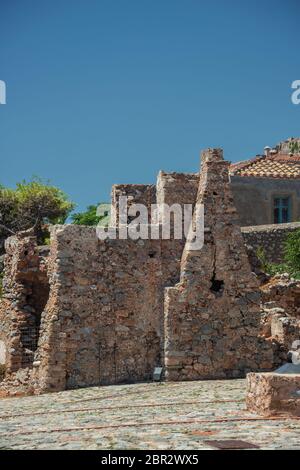 Impressionen von der malerischen befestigten Stadt Monemvasia auf dem Peloponnes, Griechenland Stockfoto