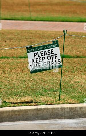 "Bitte halten Sie Off The Grass" Zeichen Stockfoto