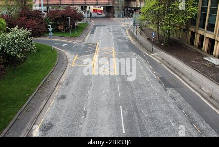 Normalerweise ein sehr geschäftiges Sporn des Charing Cross in Glasgow, ist es jetzt verlassen und leer von Verkehr, wegen der Covid-19, Coronavirus-Pandemie, die durch Großbritannien wütet und hat das Land in eine Sperre gesetzt, bleiben Sie zu Hause Modus für jetzt. Mai 2020. ALAN WYLIE/ALAMY© Stockfoto