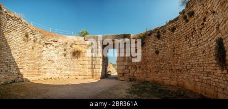 Blick auf die Tholos Grab von aegisth in die archäologische Stätte von Mykene in Peloponnes, Griechenland Stockfoto