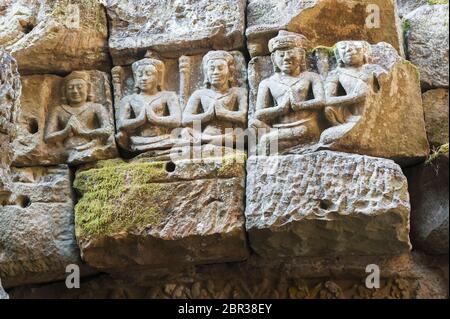 Steinmauer Schnitzereien am Preah Khan Tempel. Angkor, UNESCO-Weltkulturerbe, Provinz Siem Reap, Kambodscha, Südostasien Stockfoto