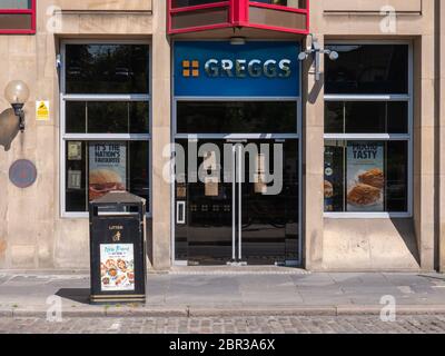 Greggs auf Newcastle Quayside geschlossen wegen Coronavirus Stockfoto