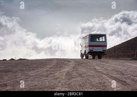 Abfahrt von Torre del Filosofo auf dem Ätna, Sizilien, Italien Stockfoto