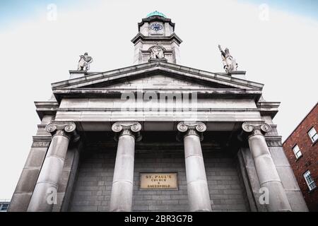 Dublin, Irland - 11. Februar 2019: Saint Paul Kirche Architektur Detail an einem Wintertag Stockfoto