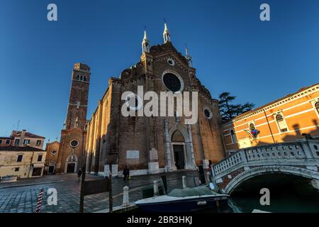 Blick auf die Basilika Santa Maria Gloriosa dei Frari, Venedig Stockfoto