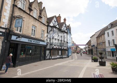 Geschäfte und Restaurants im Stadtzentrum von Cirencester in Gloucestershire, Großbritannien Stockfoto