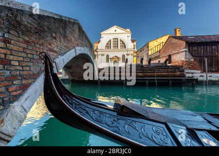 Campo san trovaso und Chiesa di San Trovaso Stockfoto