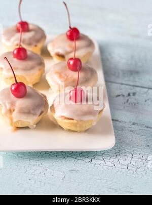 Bakewell Torten mit Cherry Stockfoto