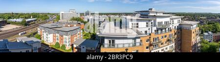 Ein Luftpanorama über Basingstoke Stadtzentrum: Bahnhof, Winterthur Haus, Festival Place, Midpoint Gebäude, Churchill Place, UK Stockfoto