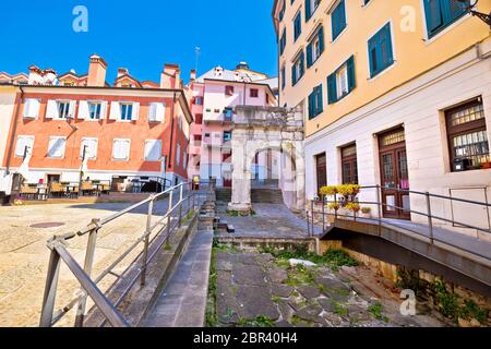 Arco di Riccardo bunte Square in Triest street view, Region Friaul-Julisch Venetien in Italien Stockfoto