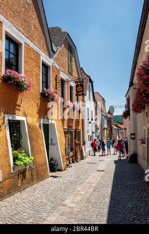 Ansichten und Impressionen der mittelalterlichen Stadt Dünstein in der Wachau Stockfoto