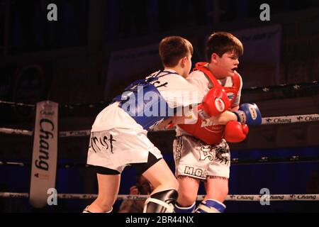 Muay Thai World Series National Chang Cup 2013. Meisterschaft mit den weltbesten Thai Boxern bei der Academy Bournemouth 02.Bournemouth Muay Thai Boxer nahmen an den MuaThai Boxer des Vereinigten Königreichs für den Chang Cup. Stockfoto