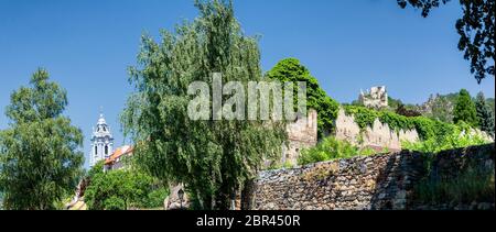 Ansichten und Impressionen der mittelalterlichen Stadt Dünstein in der Wachau Stockfoto