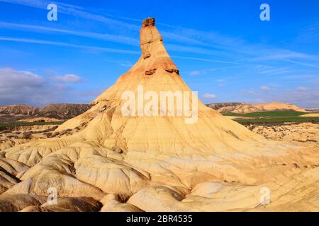 Panoramablick auf das Castil de Tierra, das markante Symbol der halbwüstenigen Naturregion Bardenas Reales, UNESCO Biosphärenreservat, Navarra, Spanien Stockfoto