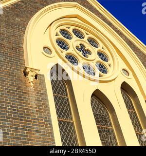 Detail der beeindruckenden Rosette und die gewölbten Spitzbogenfenster des Hl. Paulus presbyterianischen Kirche, 1881-82 im neugotischen Design in Armida gebaut Stockfoto