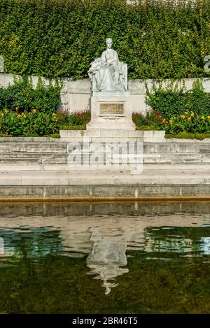 Denkmal der Kaiserin Elisabeth im Park Volksgarten Wien - Österreich. Stockfoto