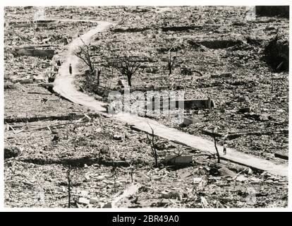 Stadtruinen nach Atomexplosion - Atombombe Japan, 2. Weltkrieg 1945 Stockfoto