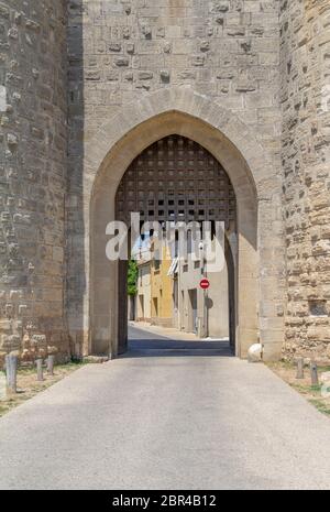 Stadtmauer einer Gemeinde namens Aigues-Mortes in Frankreich Stockfoto