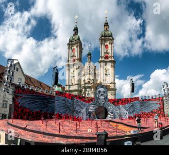 Sommerbühne auf dem Platz vor dem Stiftsdom St. Gallen in St.Gallen, Schweiz Stockfoto