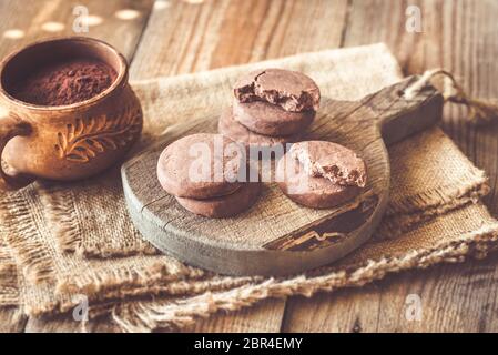 Mantecados - Art der Spanischen krümelig Cookies auf dem Holzbrett Stockfoto